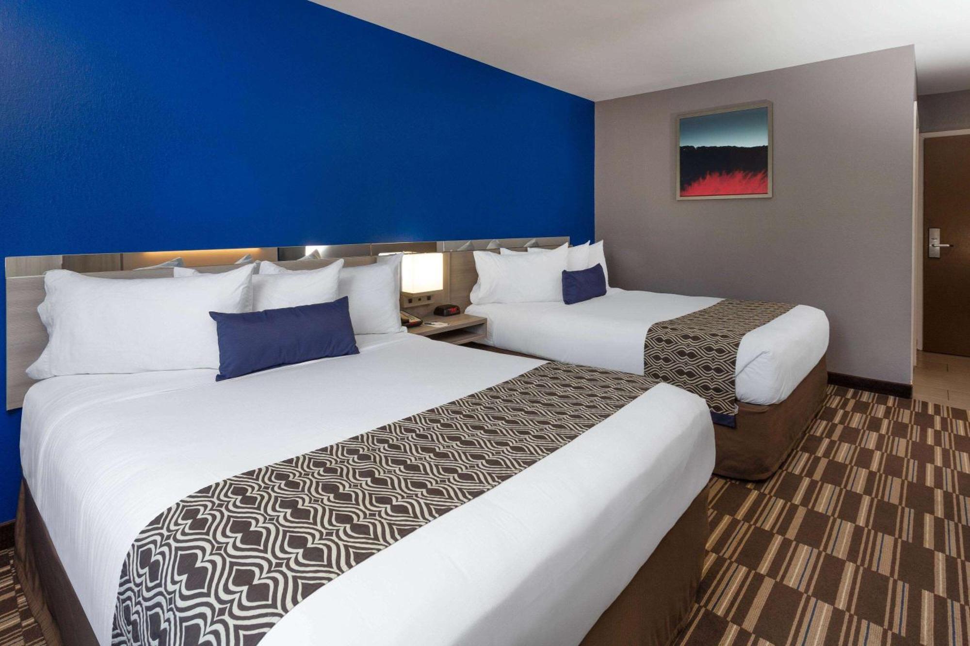 Microtel Inn & Suites By Wyndham Bethel/Danbury Extérieur photo