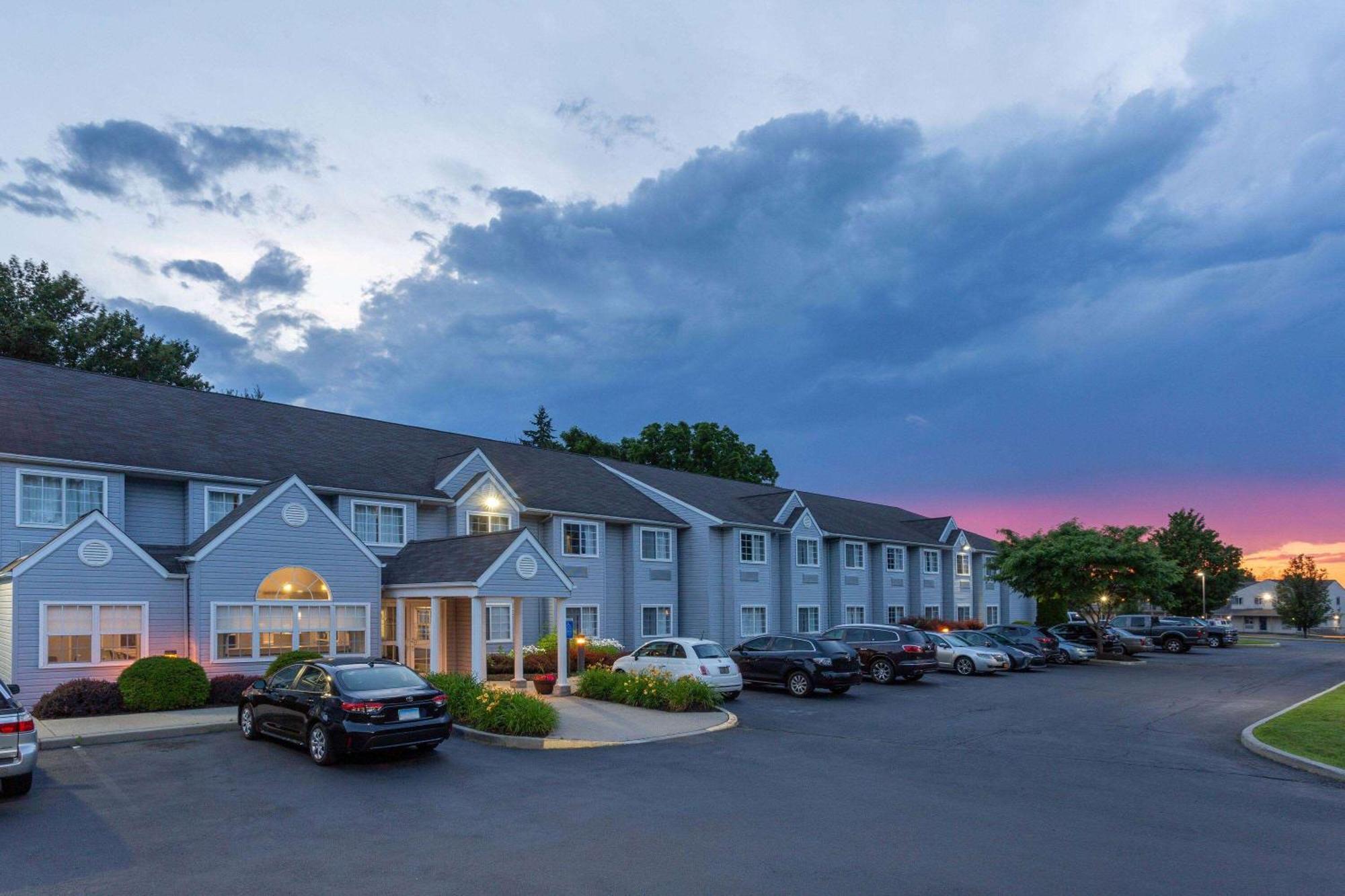 Microtel Inn & Suites By Wyndham Bethel/Danbury Extérieur photo