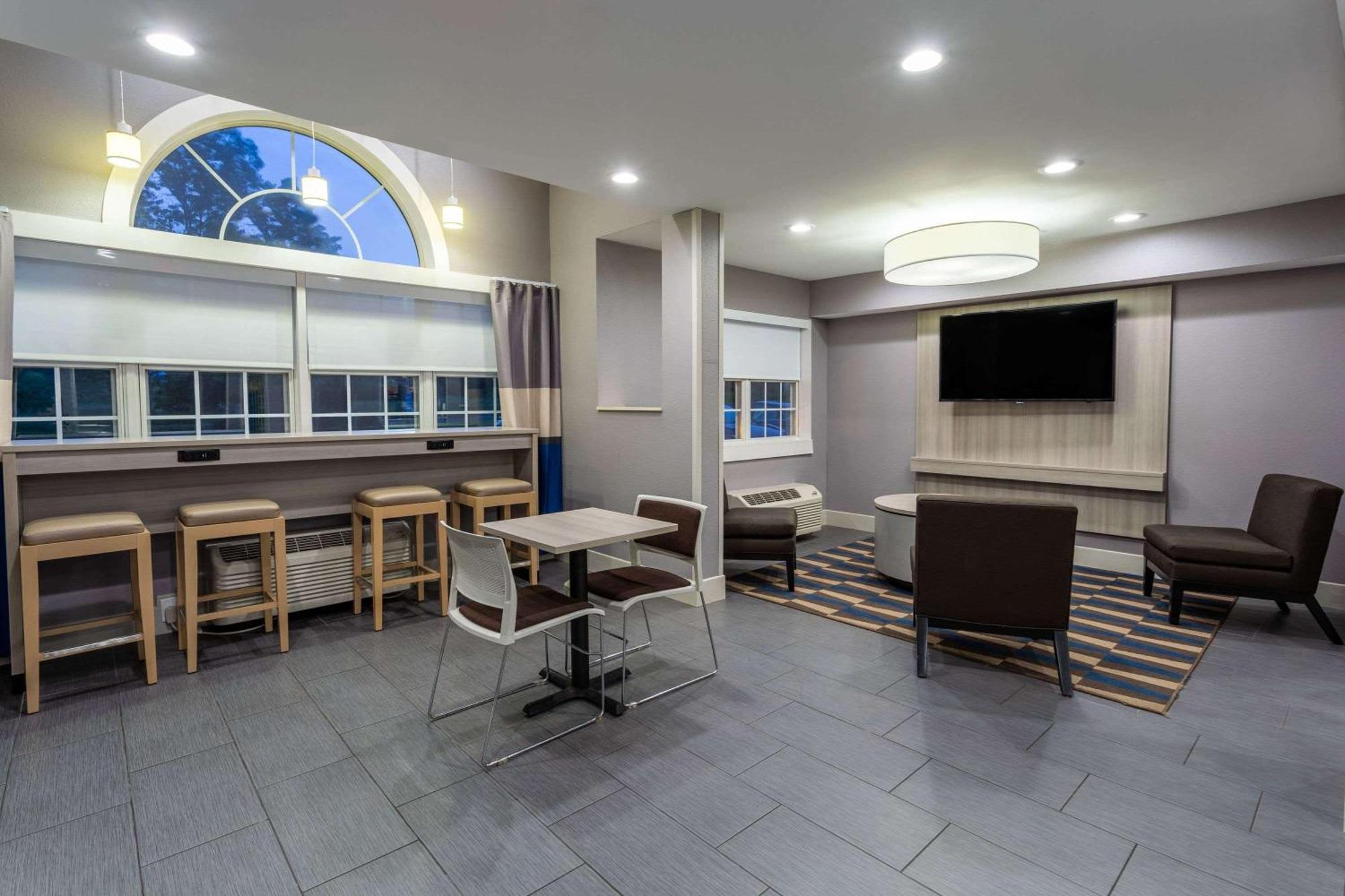 Microtel Inn & Suites By Wyndham Bethel/Danbury Extérieur photo